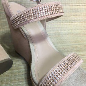Kenneth Cole Suede Platform Wedge - size 10